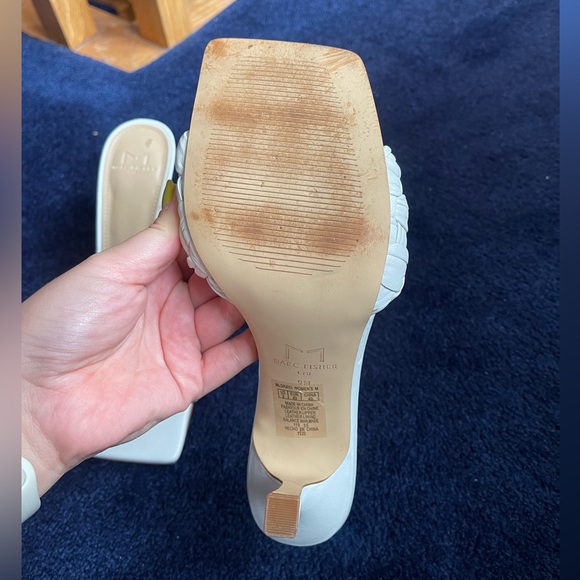 Womens Size 9 Marc Fisher Sandals - Picture 3 of 3